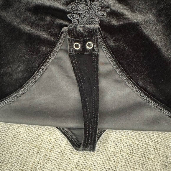 NWOT Express Black Lace Up Velvet Bodysuit v-neck floral embroidery​​ - Picture 3 of 11